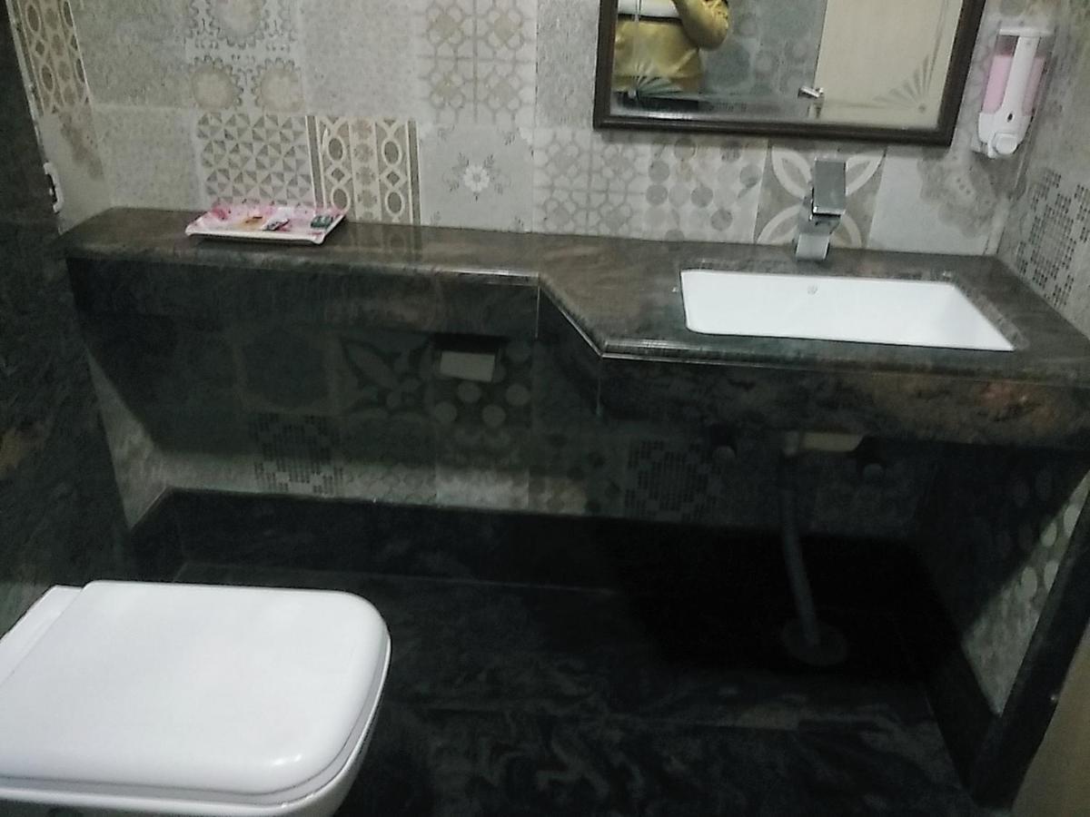 Hotel Manoranjan Inn Lucknow Buitenkant foto