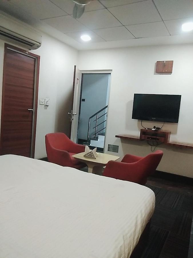 Hotel Manoranjan Inn Lucknow Buitenkant foto