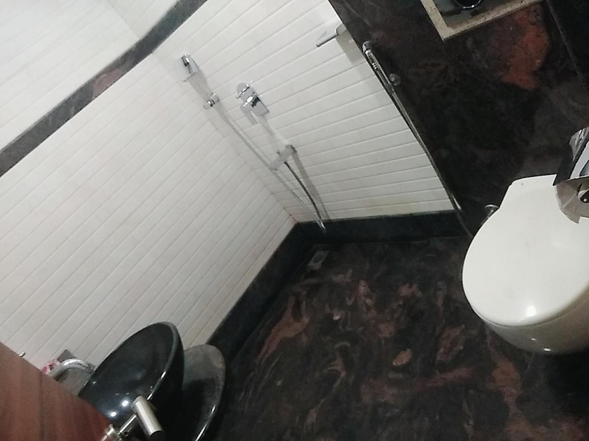 Hotel Manoranjan Inn Lucknow Buitenkant foto